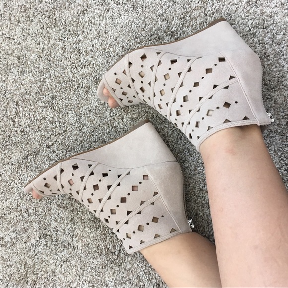 RARE Michael kors suede booties - Picture 3 of 3